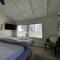 The Midtown Cottage- w/ Private Entrance and Views