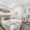 Waterloo Shopping and Entertainment Apartment