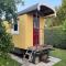 Gypsy Caravan in Weideblick with Farm Animals