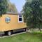 Gypsy Caravan in Weideblick with Farm Animals
