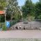 Gypsy Caravan in Weideblick with Farm Animals
