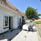 Cozy Holiday Home in Zonnemaire near lakebeach