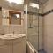 Cottage with Bubble Bath