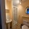 Homesly Guest Rooms, Comfortable En-suite Guest Rooms with Free Parking and Self Check-in