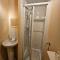 Homesly Guest Rooms, Comfortable En-suite Guest Rooms with Free Parking and Self Check-in