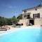Villa in Lubéron with Saltwater Pool