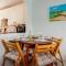 Dolphin Cottage - Short walk to Poole Quay with Private Garden