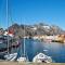 3 person holiday home in Henningsvær-By Traum
