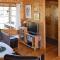 3 person holiday home in Henningsvær-By Traum
