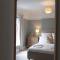 Luxury living outside the city walls - sleeps six!