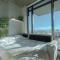 Downtown Sunny Highrise Corner Condo Sleeps 7
