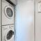 Downtown Sunny Highrise Corner Condo Sleeps 7