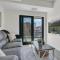 Whispering Pines Retreat DT Getaway & Skyline Views