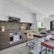 Whispering Pines Retreat DT Getaway & Skyline Views