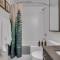 Whispering Pines Retreat DT Getaway & Skyline Views