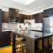 SUB-PENT House Beltline Oasis 2BR with Panoramic Glass Windows