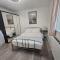 Comfy Apartment Near Shops & Station