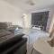 Comfy Apartment Near Shops & Station