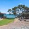 Kellidie Bliss Is Coffin Bays Touch Of Paradise - Perfect Couples Retreat