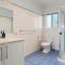 Endeavour View Is A Fantastic - A Modern, 4 Bedroom Holiday Home