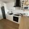 Oceanic Escape Top Floor 2 mins from beach
