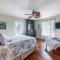 Decked Out - Stunning Home Huge Sunny Resort Style Heated Pool Walk to Pine Ave Beach