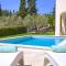 Villa Luca with pool and jacuzzi