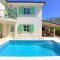 Villa Luca with pool and jacuzzi