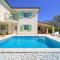 Villa Luca with pool and jacuzzi