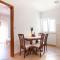 Snug Apartment in Celina with Swimming Pool