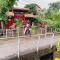 Brown House Resort