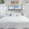 Top Floor Lakeshore Views Near Skiing