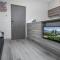 Top Floor Lakeshore Views Near Skiing