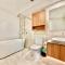 Brisbane Skytower -61st Floor- luxurious Apartment with 3 bedrooms and 2 bathrooms