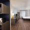 Comfort Suites Outlet Center