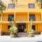 Wild Rover Huacachina