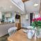 Jacobs Barn - Uk46733