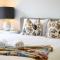 Redfern 2Br Near CBD Shopping Center with Pool & Gym