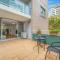 Redfern 2Br Near CBD Shopping Center with Pool & Gym