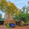 Redfern 2Br Near CBD Shopping Center with Pool & Gym
