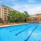 Redfern 2Br Near CBD Shopping Center with Pool & Gym