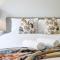 Redfern 2Br Near CBD Shopping Center with Pool & Gym