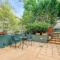 Redfern 2Br Near CBD Shopping Center with Pool & Gym