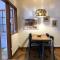 Sunny Old Town Flat-Walk Everywhere-Sleeps 4