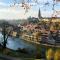 Sunny Old Town Flat-Walk Everywhere-Sleeps 4