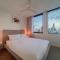 Spacious 2bed 2bath Apartment with City Views