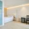 Mini West Hotel