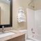 Super 8 by Wyndham Melrose