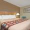 Super 8 by Wyndham Melrose