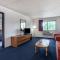 Super 8 by Wyndham Groton